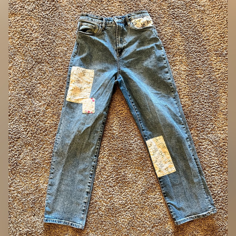 Jeans with cute floral patches. No damage. Barley used. In GREAT condition!